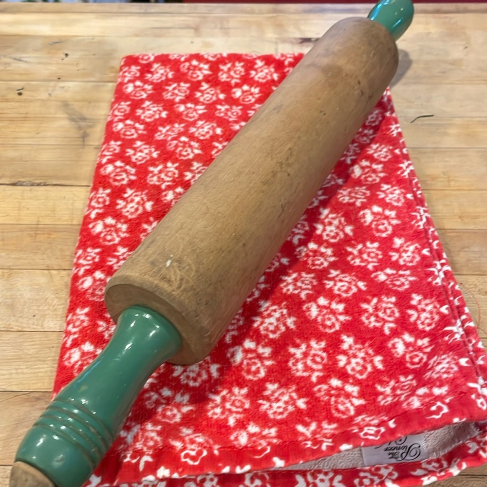 Vintage Munising 1940s wood rolling pin 10.5 x 2” diameter green